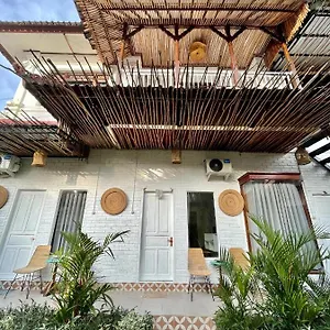 Nikiniko House By Lolavillas - 100mts To The Maison d'hôtes Canggu